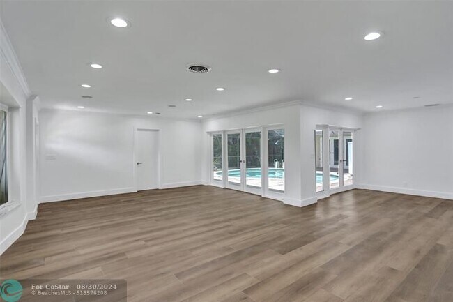 Building Photo - 161 SW 75th Ave