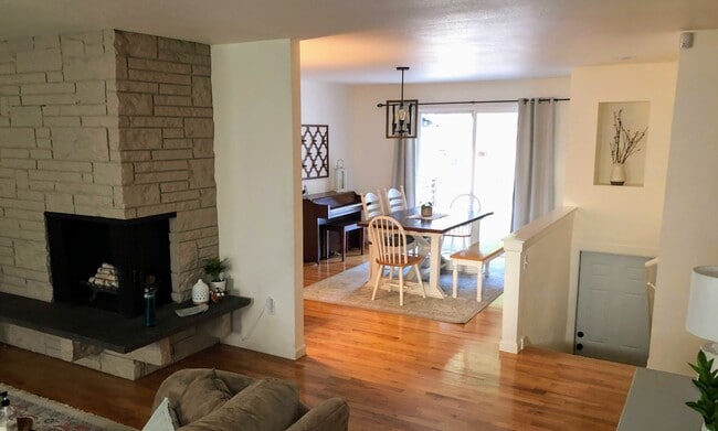 Dining Area - 1819 S Woodlawn St