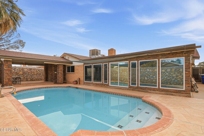 Building Photo - 1732 Russ Randall St