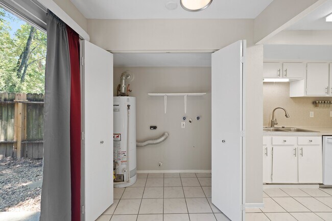 Building Photo - 1714 N Red Cedar Cir