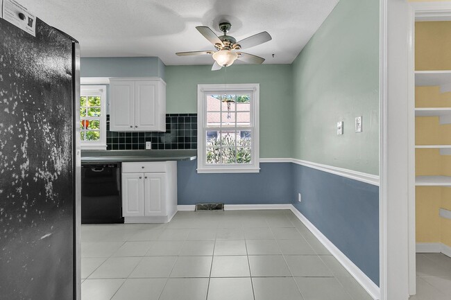 Building Photo - Move-In Ready Home in a Prime Summerville ...
