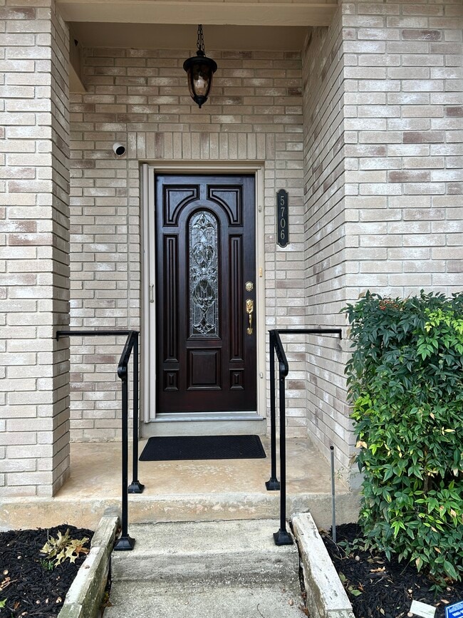 Building Photo - 5706 Quail Crown