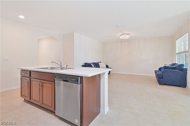 Building Photo - 1009 Jacaranda Pkwy E