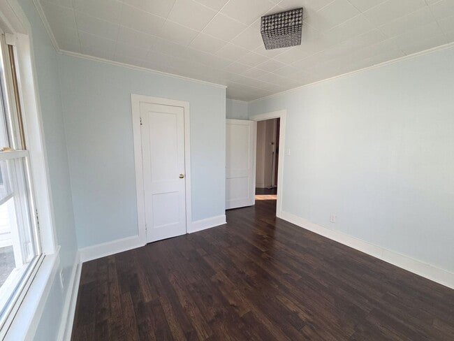 Building Photo - 209 Bartlett Ave