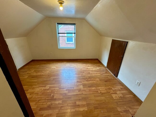Building Photo - Charming 4 Bed 1.5 Bath house with BRAND NEW KITCHEN!!!