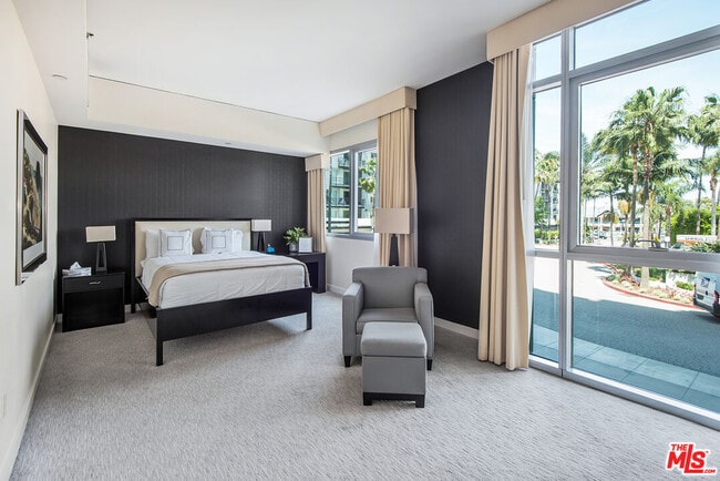 Building Photo - 13650 Marina Pointe Dr