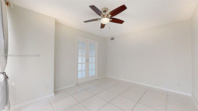 Building Photo - 1000 Parkview Dr