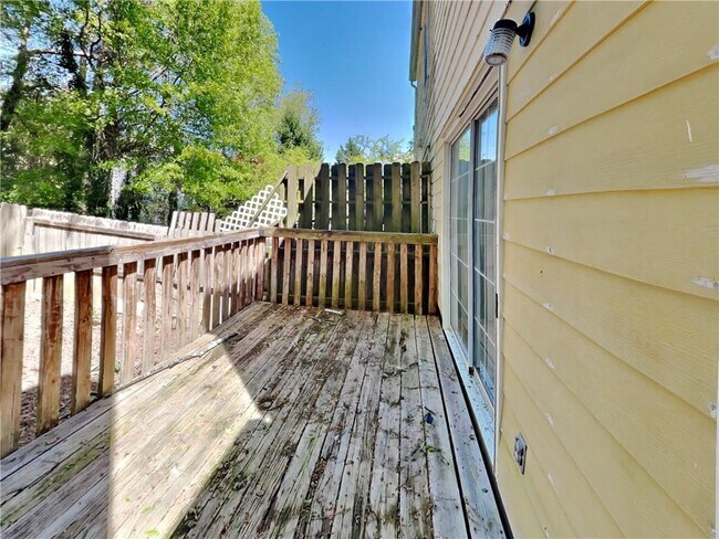 Building Photo - 107 Bridge View Dr