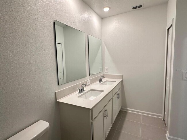 Building Photo - 5636 Lemon Grass St