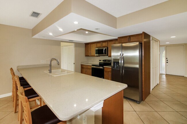 Building Photo - 1036 N Cypress Point Dr