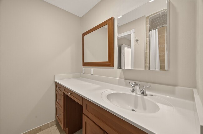 Building Photo - 3314 Westridge St