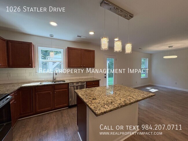 Building Photo - 1026 Statler Dr