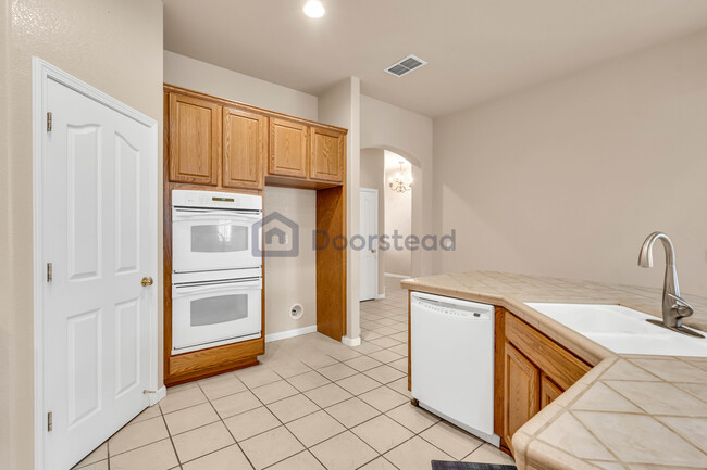 Building Photo - 9713 Toscano Dr