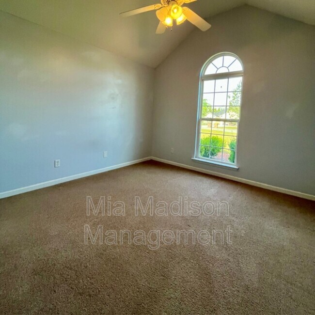 Building Photo - 275 Abigail Cir