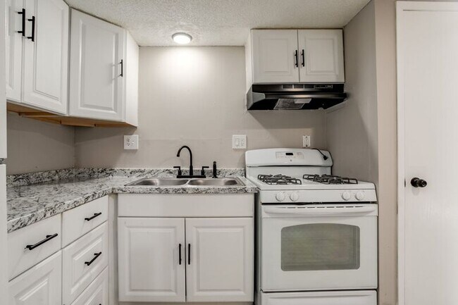 Building Photo - 3307 Wood Ave