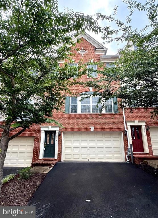 Building Photo - 47574 Royal Burnham Terrace