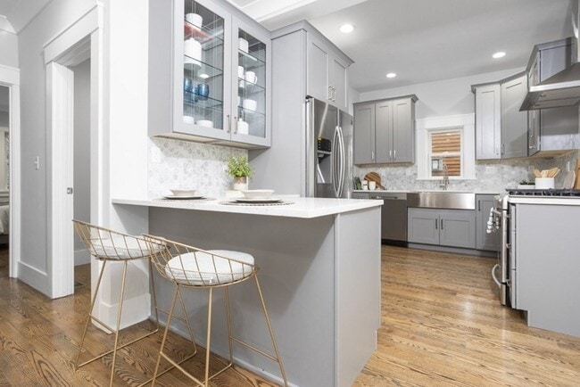 Building Photo - 10 Grant St