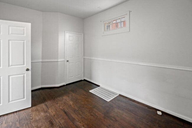 Building Photo - 2210 Busse St