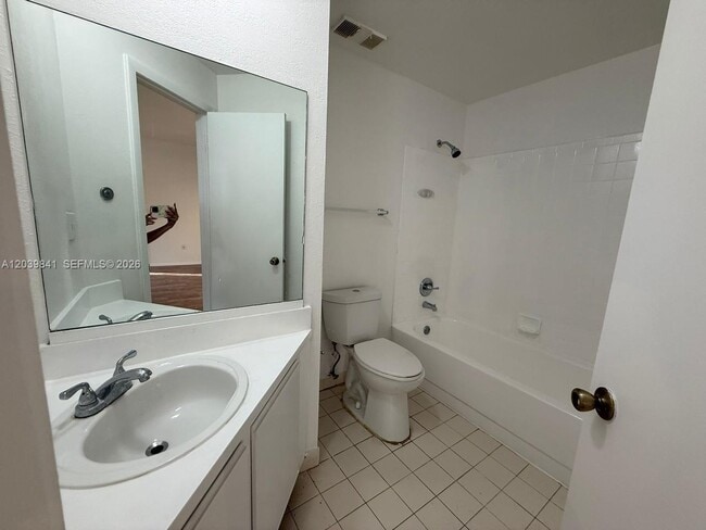 Building Photo - 2550 SW 18th Terrace