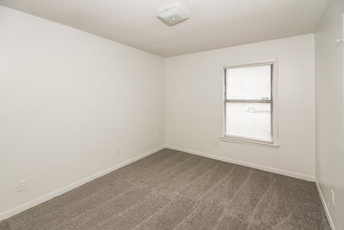 Building Photo - 6218 Ridgeline Dr