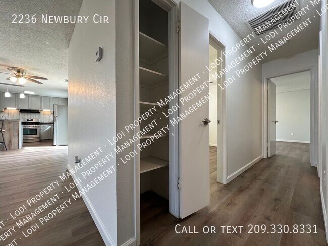 Building Photo - 2236 Newbury Cir