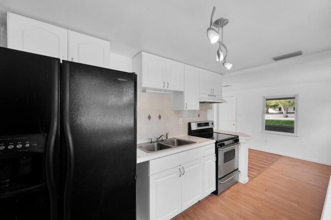 Building Photo - 4851 Kirby Loop Rd