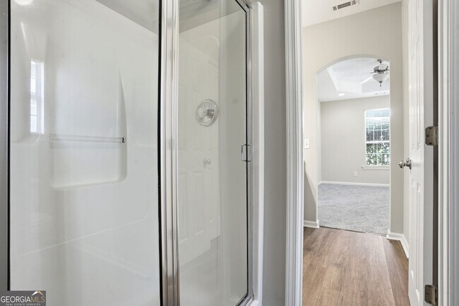 Building Photo - 405 Chadwick Cmns