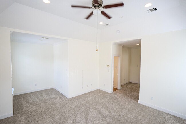 Building Photo - 6116 1/2 Hamman St