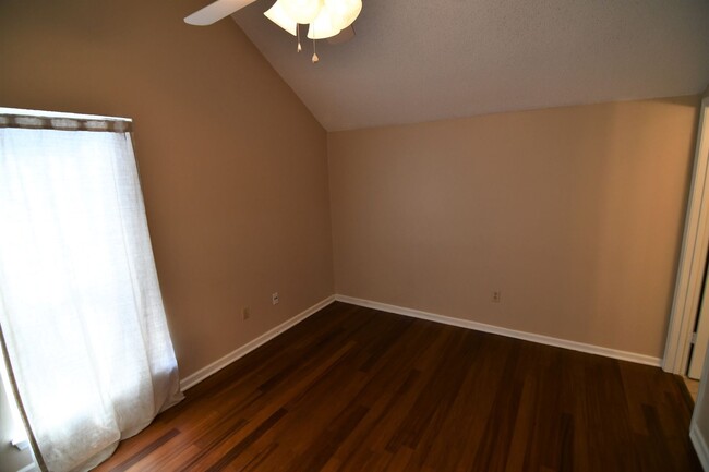 Building Photo - Location!  Location!  Updated, 2 bedroom, ...