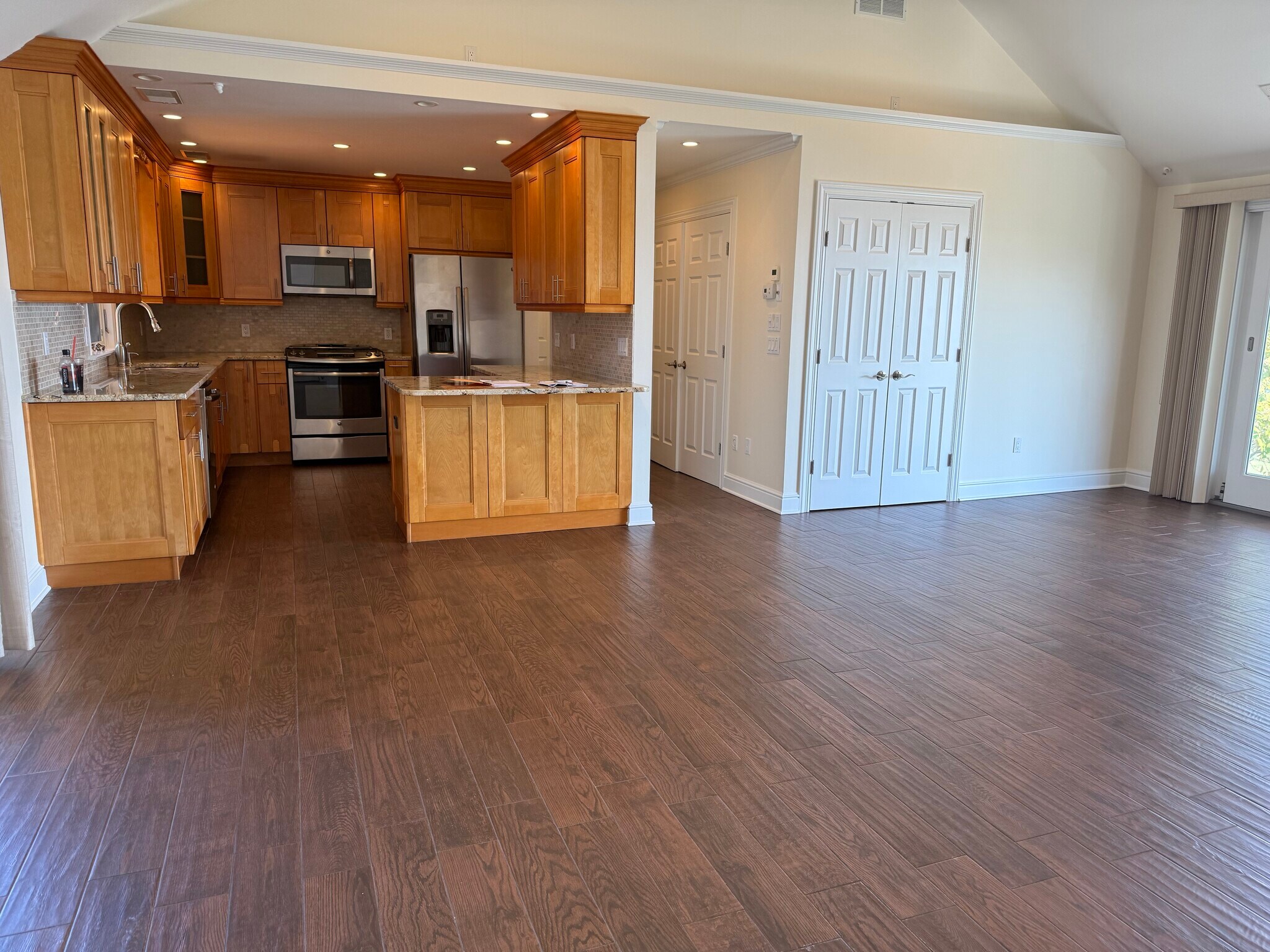 Building Photo - 267 Weed Ave