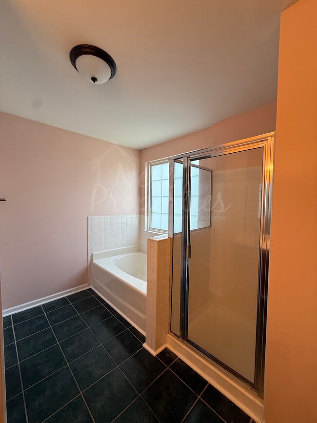 Building Photo - 208 Saints Creek Ln