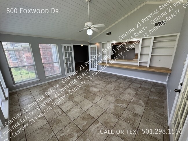 Building Photo - 800 Foxwood Dr