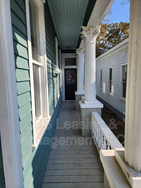 Building Photo - 2908 10th Ave