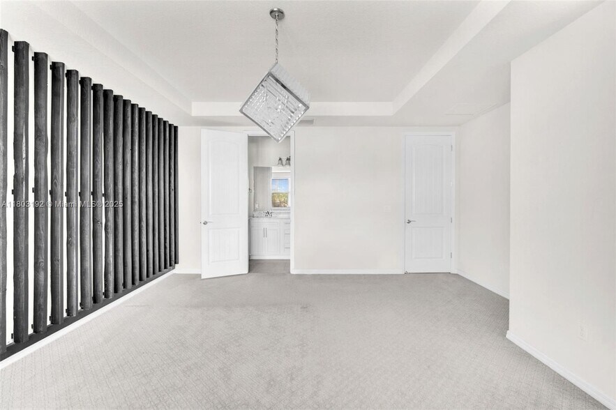 Building Photo - 5040 Eucalyptus Dr