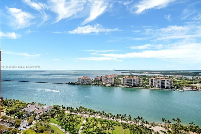 Building Photo - 300 South Pointe Dr