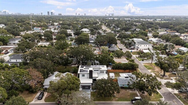 Building Photo - 3624 S Gardenia Ave