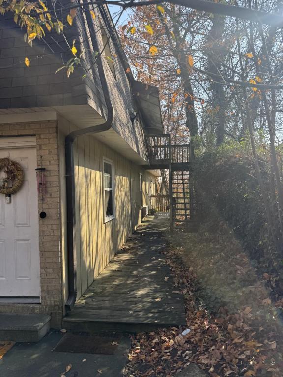 Building Photo - 2030 Ridgeview Dr NW