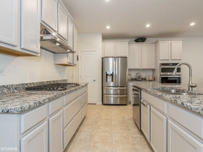 Building Photo - 537 Watercress Dr
