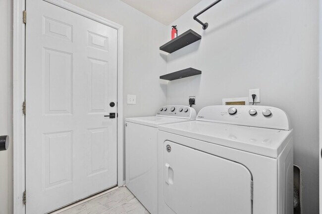 Building Photo - 1006 Post Oak Ct