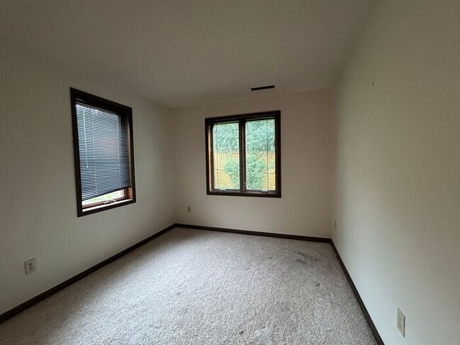 Building Photo - $3,350 | 5 Bedroom, 2.5 Bathroom House | P...