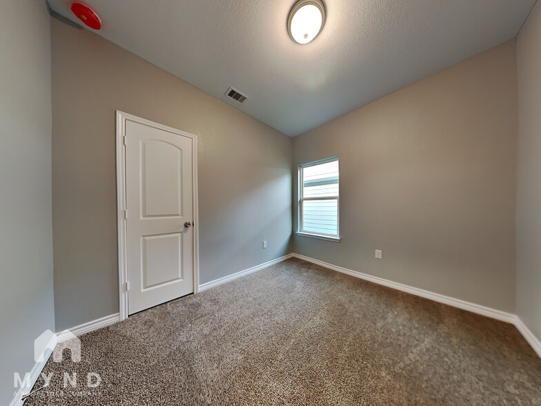 Building Photo - 16649 E Hammon