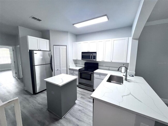 Building Photo - 2250 Portofino Pl