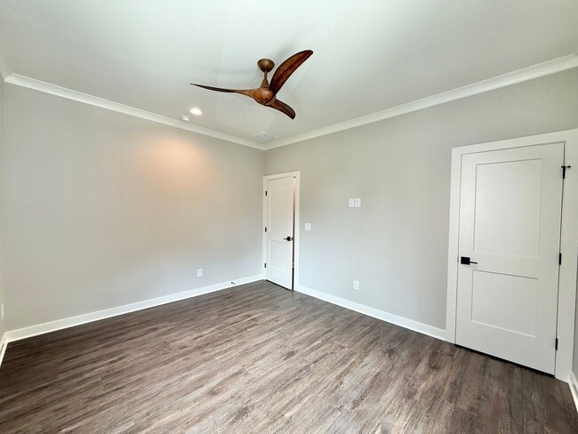 Building Photo - **OFFERING RENT PROMOTION FOR FIRST 6 MONT...