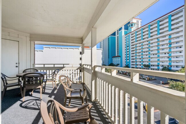 Building Photo - 2805B N Ocean Blvd