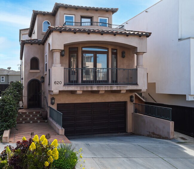 Front of House - 620 13th St