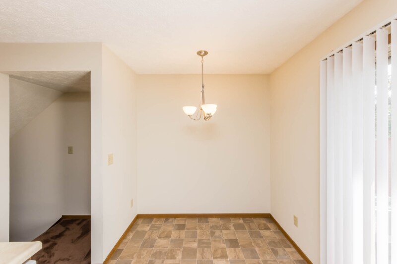 Building Photo - 818 Annagladys Dr