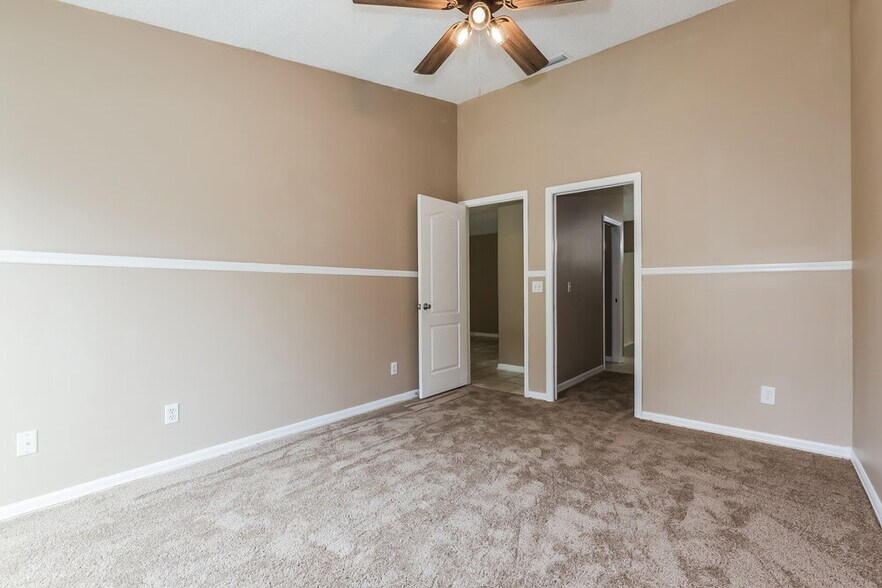 Building Photo - 23033 Clearwater Pl