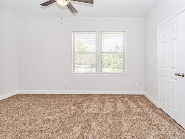 Building Photo - 9314 Sundown Dr