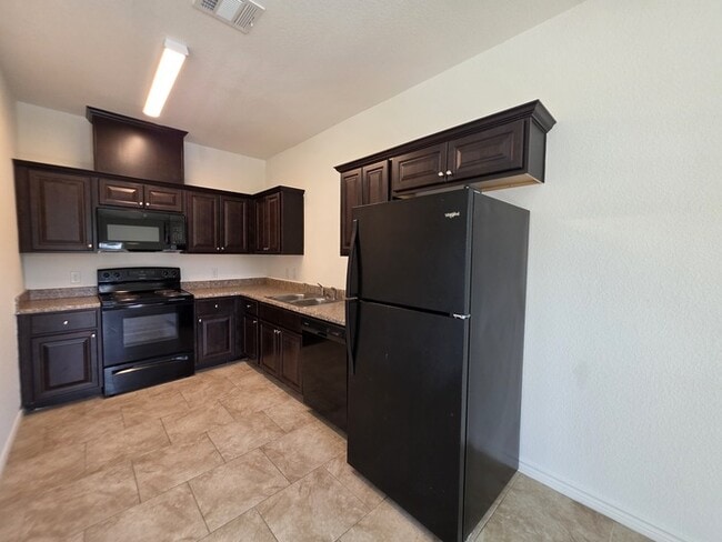 Building Photo - 3/2/2 Oakdale floorplan