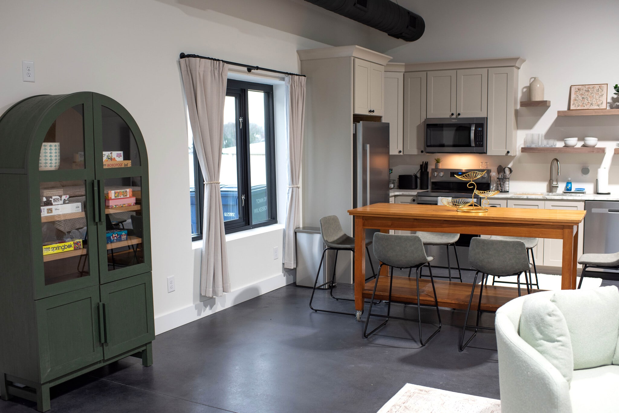 Building Photo - 804 N Moravian St